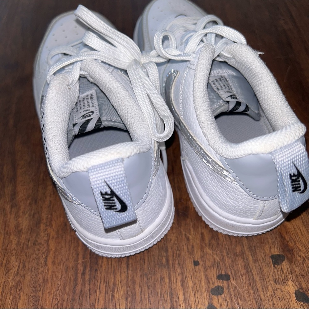 Kids white grey Air Force 1 Nike in great shape kids child size 2 Y silver beige - Picture 7 of 16
